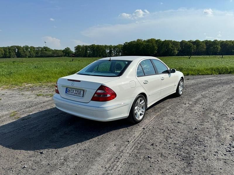 Gebraucht Mercedes E500 Avantgarde 306 PS (225 kW) 2003 Weiß Limousine