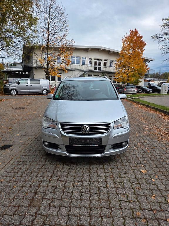 Silber Gebraucht 2008 VW Touran Highline Van / Kleinbus | 1.990 € (Superpreis) - Bild 1/4