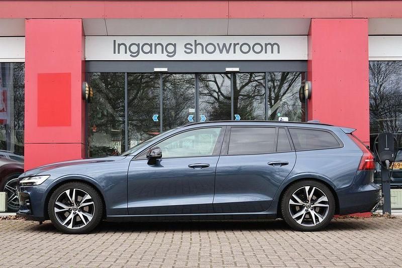 Gebraucht Volvo V60 R-Design 190 PS (139 kW) 2019 Blau Kombi