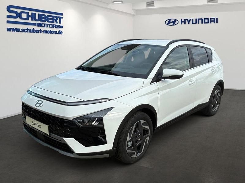 Atlas white / sol Neu 2025 Hyundai Bayon Prime SUV | 26.690 € (Teuer) - Bild 1/4