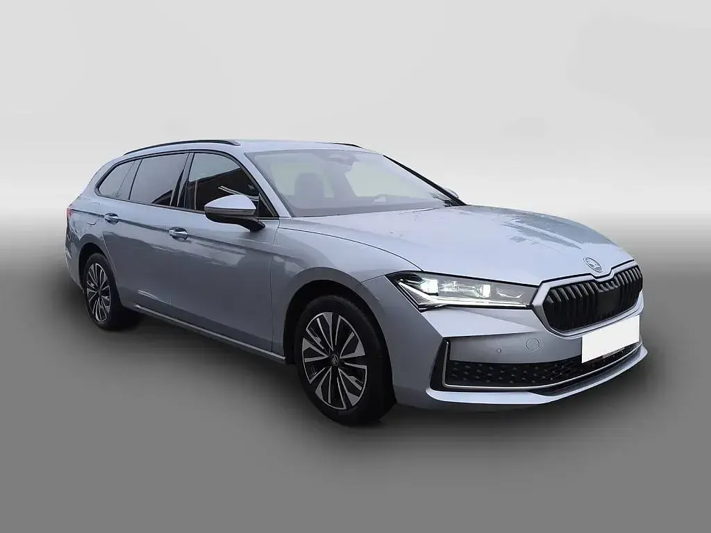 Używany Skoda Superb Selection 265 KM (194 kW) 2025 Srebrny Kombi