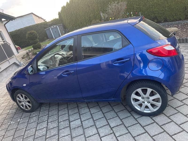 Gebraucht Mazda 2 Independence 90 PS (66 kW) 2009 Blau Kleinwagen