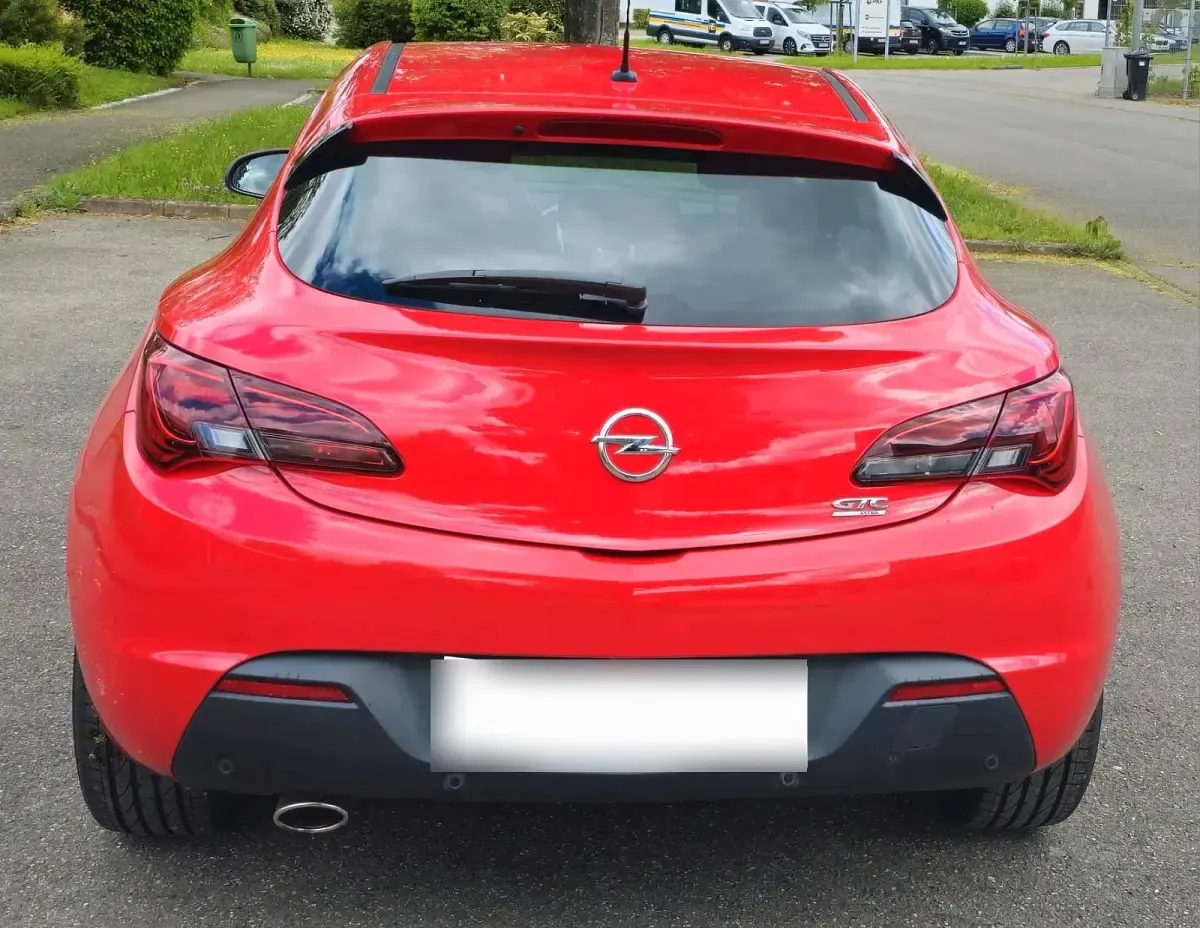 Używany Opel Astra GTC 140 KM (102 kW) 2012 Czerwony Coupe