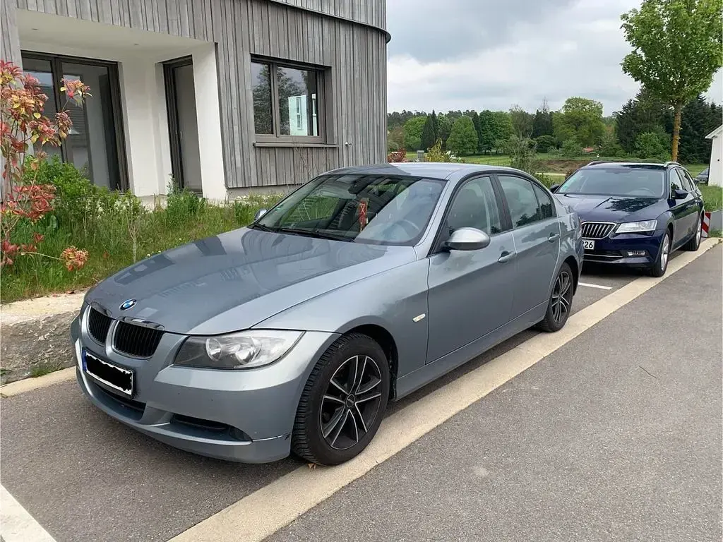 Gebraucht BMW 318 143 PS (105 kW) 2008 Grau Limousine