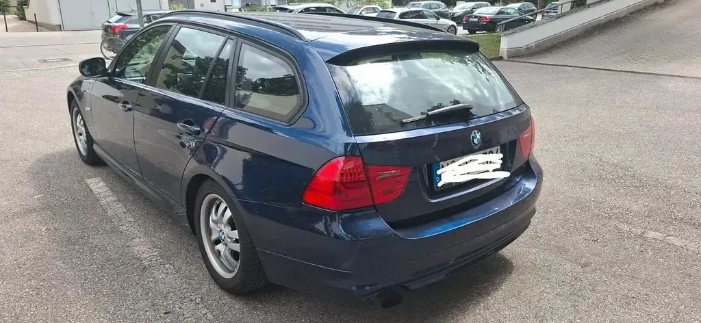 Gebraucht BMW 318 143 PS (105 kW) 2011 Blau Kombi