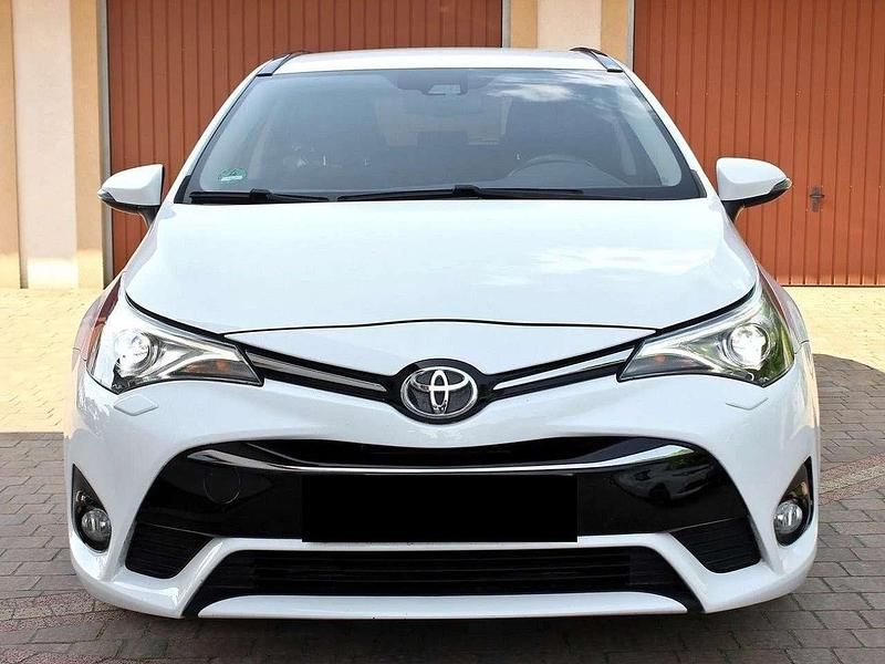 Weiß Gebraucht 2018 Toyota Avensis Comfort Kombi | 11.500 € (Fairer Preis) - Bild 1/4