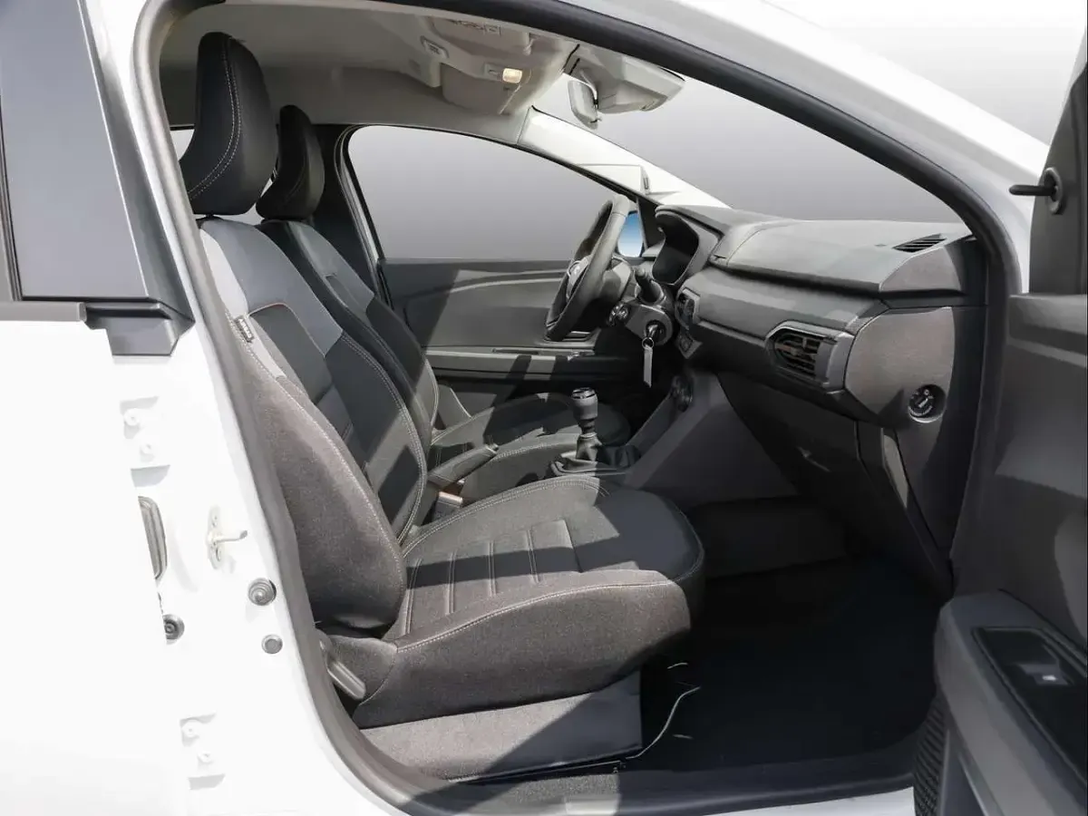 Neu Dacia Sandero Essentiel 122 PS (89 kW) 2026 Arktisweiß SUV