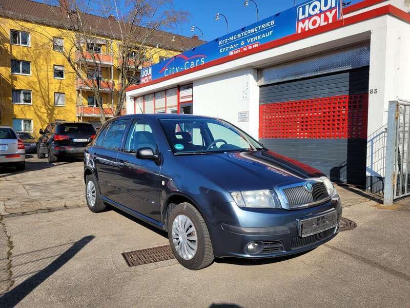 Graphite grau met. Gebraucht 2005 Skoda Fabia Classic Kleinwagen | 2.299 € (Etwas zu teuer) - Bild 1/4