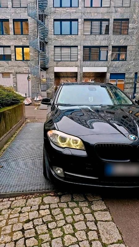 Second-hand BMW 520 184 CP (135 kW) 2012 Negru Break