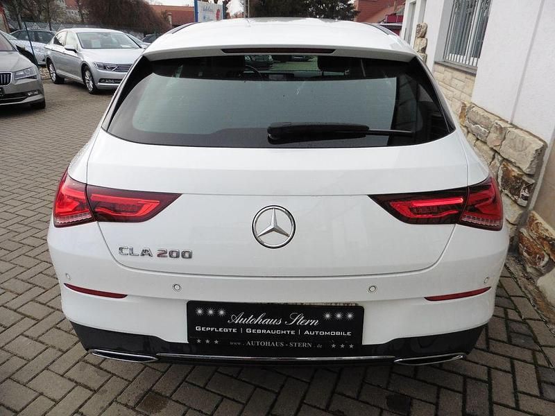 Gebraucht Mercedes CLA200 Shooting Brake 163 PS (119 kW) 2020 Polarweiss Kombi