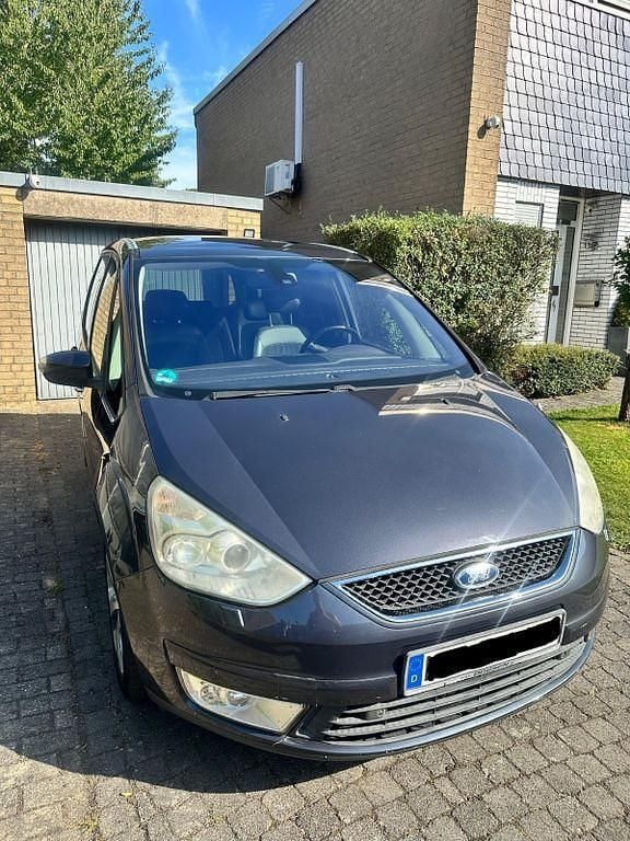 Grau Gebraucht 2009 Ford Galaxy Titanium Van / Kleinbus | 4.500 € (Guter Preis) - Bild 1/4