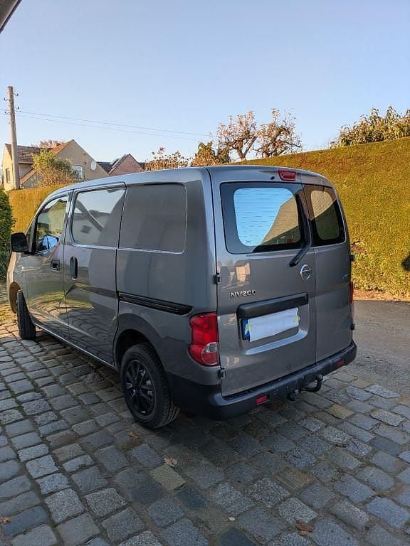 Grau Gebraucht 2010 Nissan NV200 Van / Kleinbus | 3.500 € (Fairer Preis) - Bild 1/4