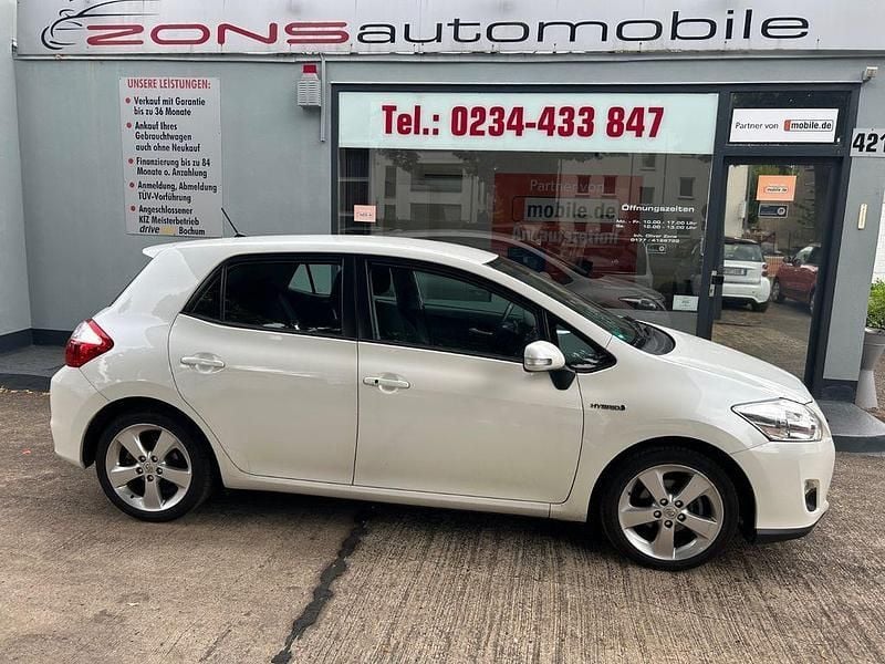 Weiß Gebraucht 2012 Toyota Auris Hybrid Limousine | 8.700 € (Guter Preis) - Bild 1/4