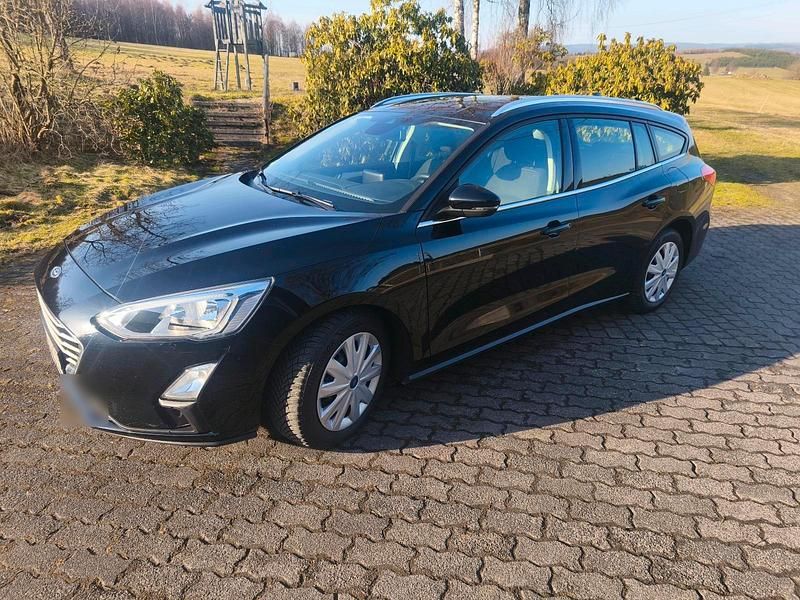 Gebraucht Ford Focus Cool & Connect 125 PS (91 kW) 2018 Schwarz Kombi