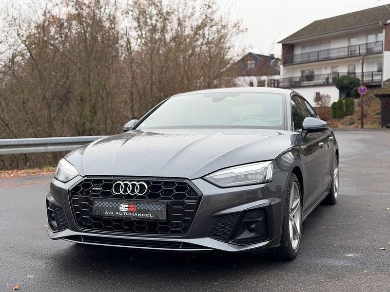 Grau Gebraucht 2022 Audi A5 Sportback S-Line Kleinwagen | 29.990 € (Guter Preis) - Bild 1/4