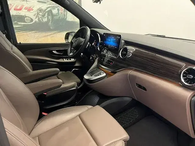 Gebraucht Mercedes V300 AMG line 237 PS (174 kW) 2022 Bergkristallweiss Van / Kleinbus