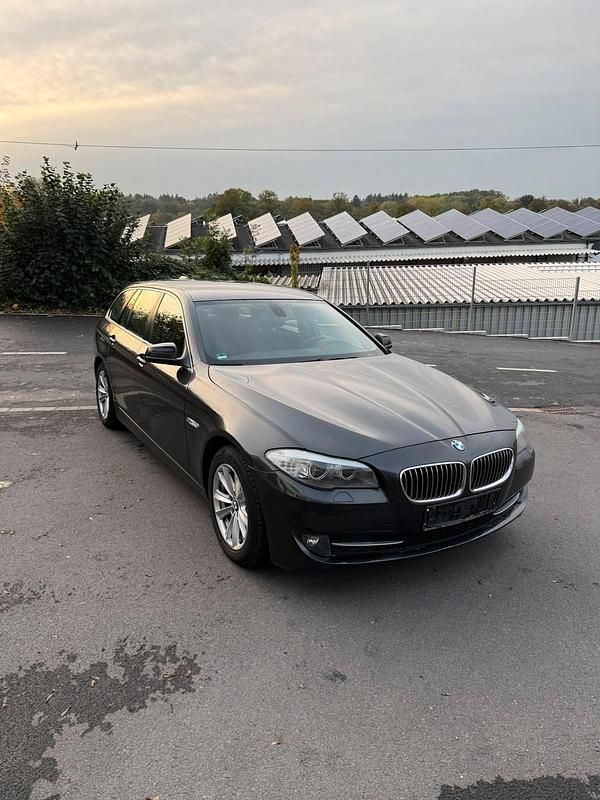 Grau Gebraucht 2010 BMW 520 Kombi | 7.999 € (Guter Preis) - Bild 1/4