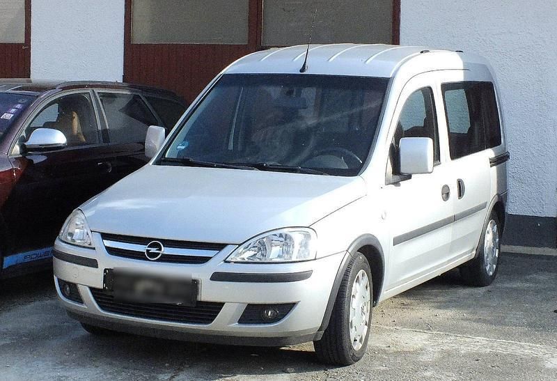 Silber Gebraucht 2010 Opel Combo Van / Kleinbus | 3.900 € (Etwas zu teuer) - Bild 1/4