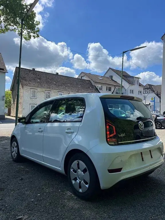 Gebraucht VW up! high up! 75 PS (55 kW) 2019 Weiß Kleinwagen