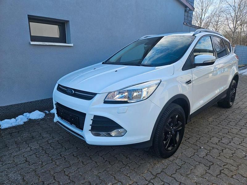 Gebraucht Ford Kuga Trend 150 PS (110 kW) 2016 Weiß SUV