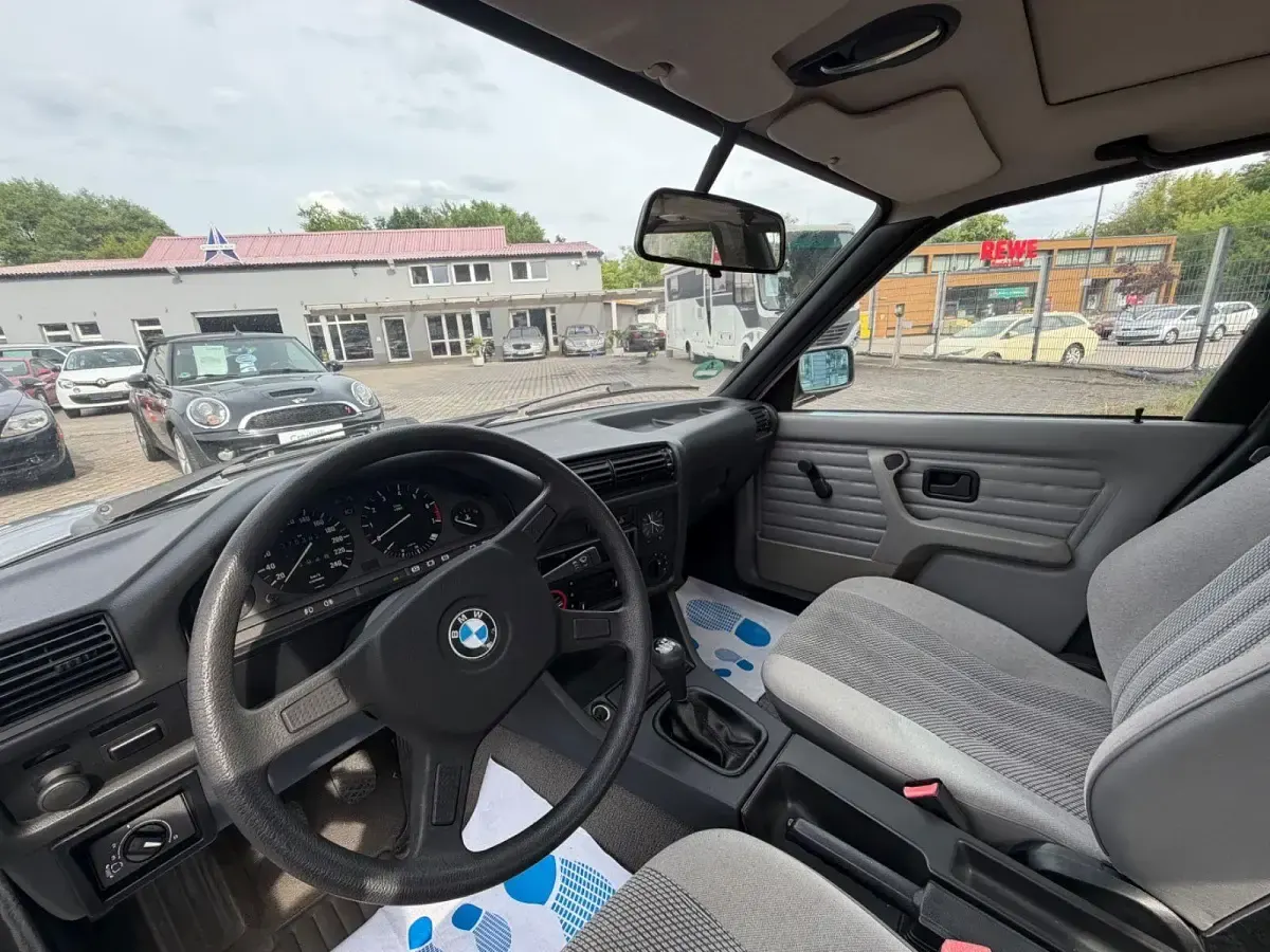 Gebraucht BMW 316 99 PS (72 kW) 1990 Silber Limousine