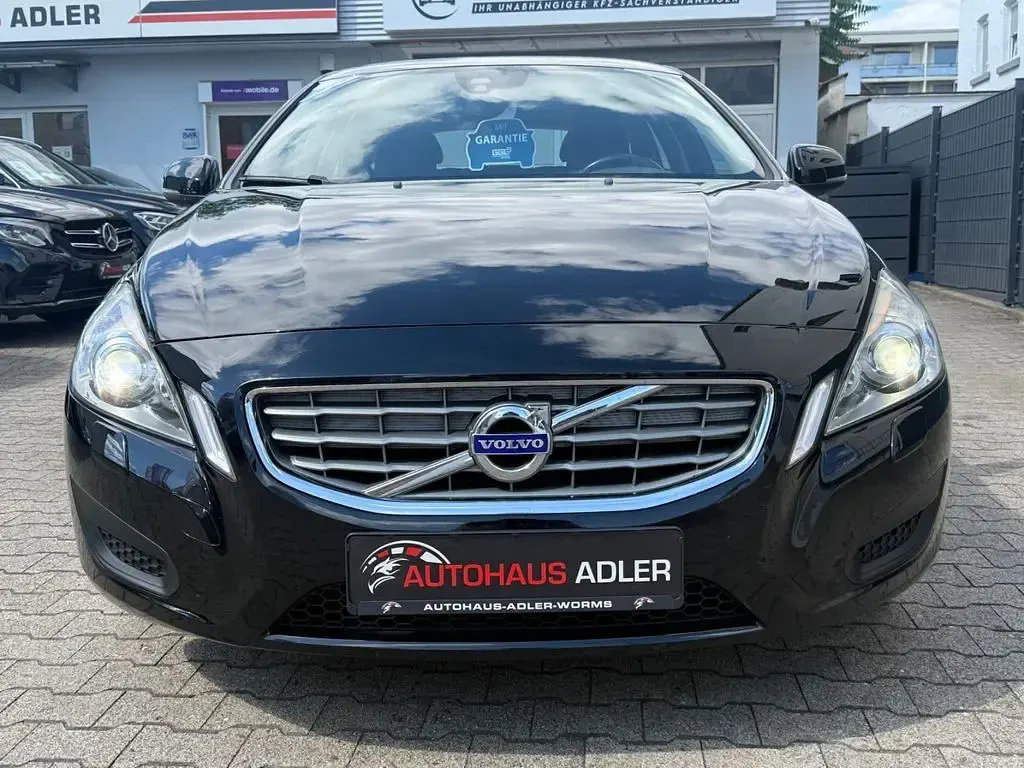 Gebraucht Volvo V60 Kinetic 114 PS (83 kW) 2011 Black solid (stone) / solid Kombi