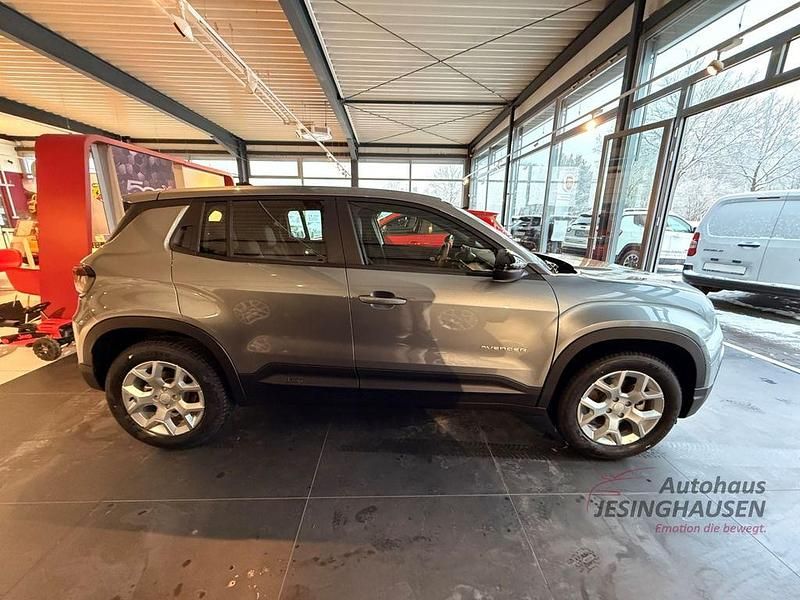 Neu Jeep Avenger EV Altitude 114 kW (156 PS) 2026 Xnb, vr519/a) (grau SUV