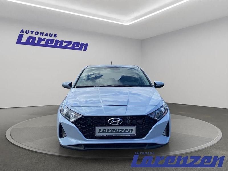 Gebraucht Hyundai i20 Select 101 PS (74 kW) 2020 Clean slate Limousine