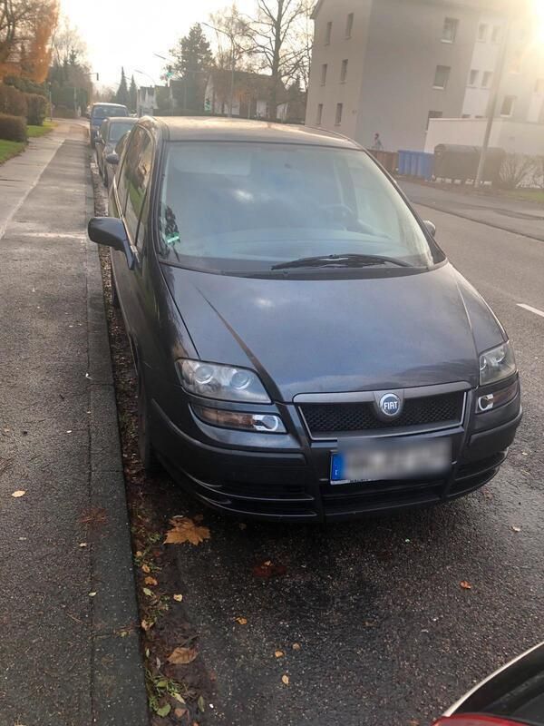 Grau Gebraucht 2007 Fiat Ulysse Van / Kleinbus | 2.600 € (Etwas zu teuer) - Bild 1/4