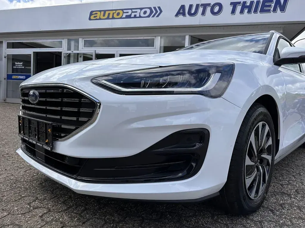 Nowe Ford Focus Titanium X 116 KM (85 kW) 2026 Biały Sedan/Limuzyna