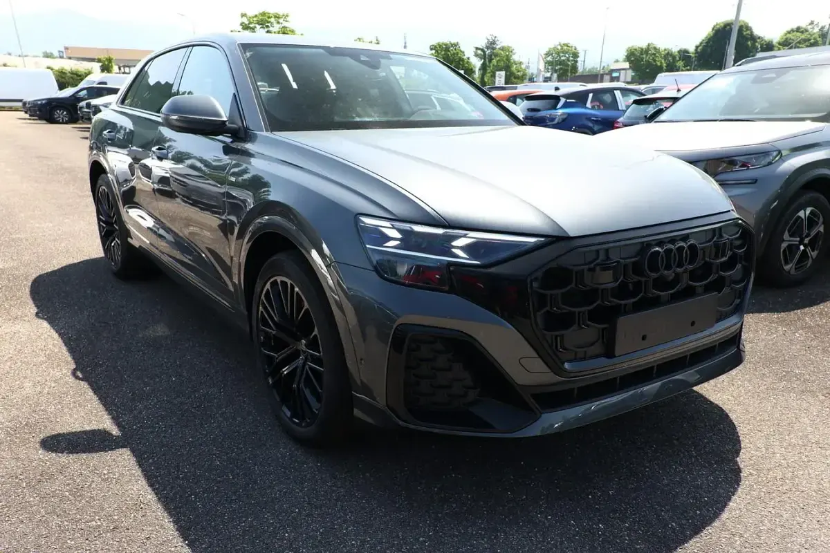 Neu Audi Q8 S-Line 286 PS (210 kW) 2026 Daytonagrau perleffekt SUV