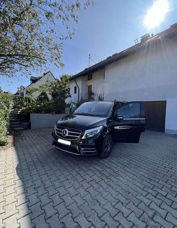 Gebraucht 2016 Mercedes V250 Avantgarde Van / Kleinbus | 44.900 € (Teuer) - Bild 1/3