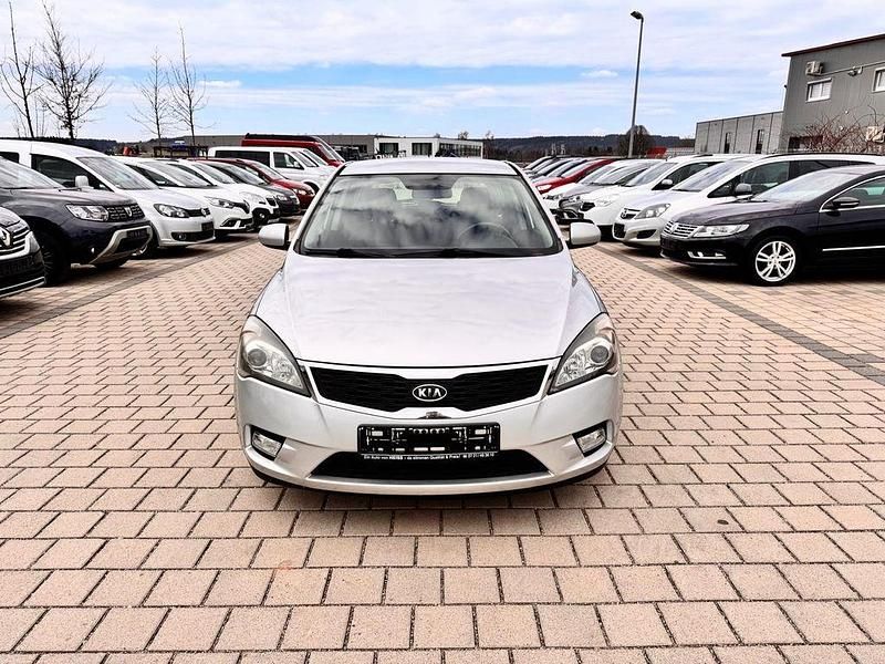 Second-hand Kia Ceed 90 CP (66 kW) 2011 Argintiu Hatchback