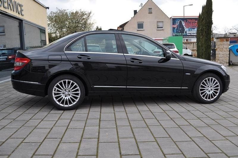 Gebraucht Mercedes C250 204 PS (150 kW) 2009 Schwarz Limousine