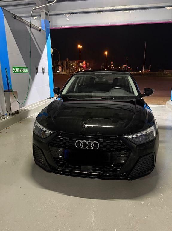 Schwarz Gebraucht 2021 Audi A1 Sportback Kleinwagen | 18.000 € (Superpreis) - Bild 1/4