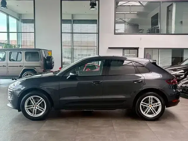 Gebraucht Porsche Macan 252 PS (185 kW) 2017 Vulkangrau SUV