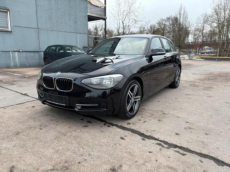Schwarz Gebraucht 2012 BMW 116 Sport Line Kleinwagen | 5.990 € (Fairer Preis) - Bild 1/4