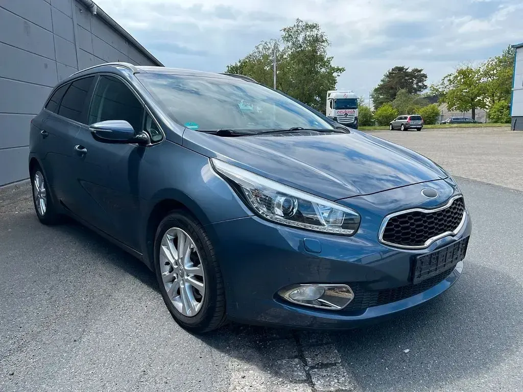 Gebraucht Kia Ceed 128 PS (94 kW) 2014 Blau Kleinwagen