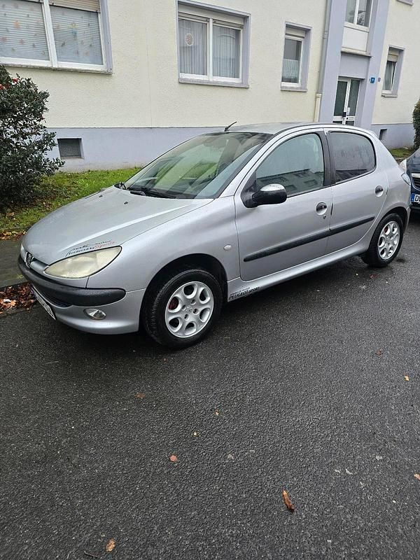 Silber Gebraucht 2000 Peugeot 206 Kleinwagen | 1.200 € (Fairer Preis) - Bild 1/4