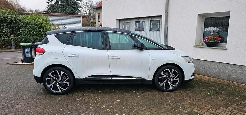 Weiß Gebraucht 2019 Renault Scénic IV Bose Edition Van / Kleinbus | 17.500 € (Fairer Preis) - Bild 1/4