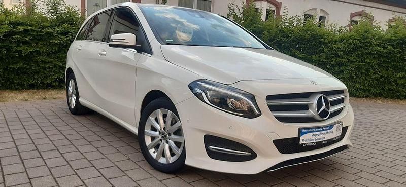 Weiß Gebraucht 2018 Mercedes B180 Van / Kleinbus | 13.999 € (Guter Preis) - Bild 1/4