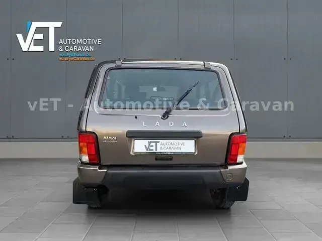 Używany Lada Urban 83 KM (61 kW) 2022 Brązowy SUV