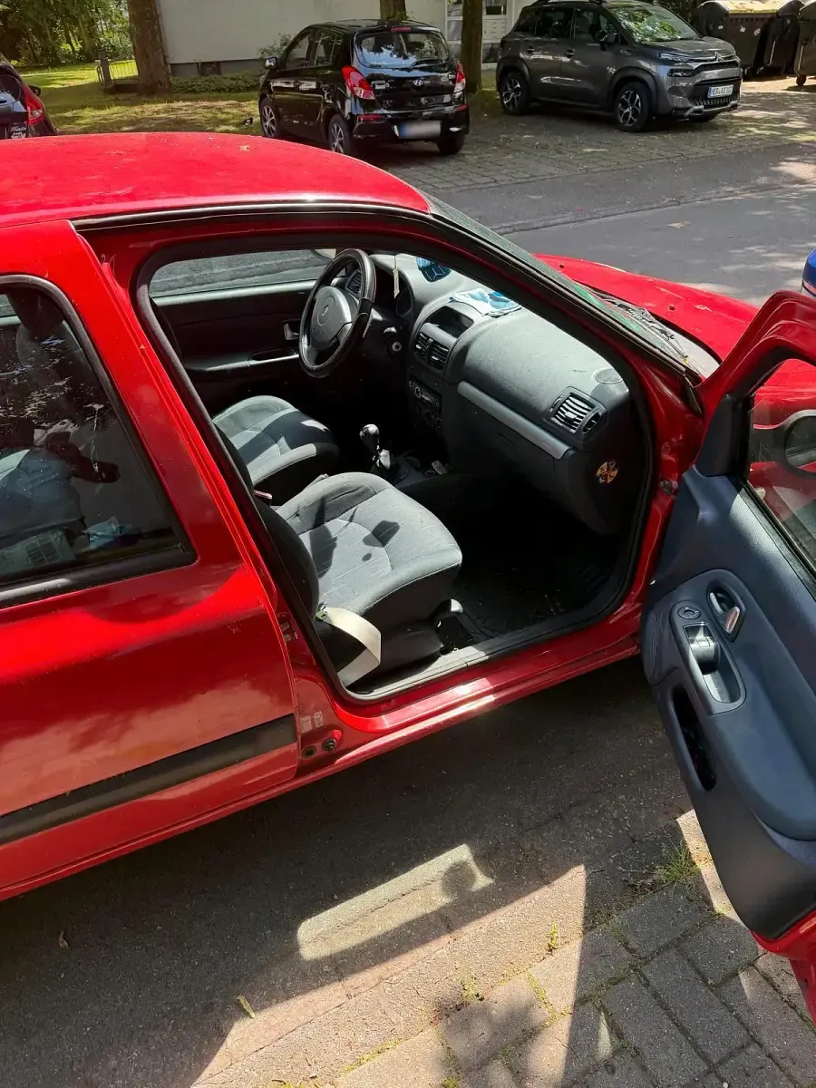 Gebraucht Renault Clio 75 PS (55 kW) 2004 Rot Kleinwagen