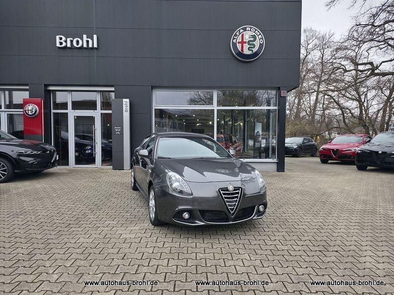 Grau Gebraucht 2015 Alfa Romeo Giulietta Sprint Limousine | 13.900 € (Etwas zu teuer) - Bild 1/4