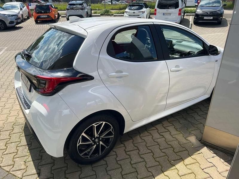 Gebraucht Toyota Yaris Team 125 PS (91 kW) 2023 Weiss Limousine