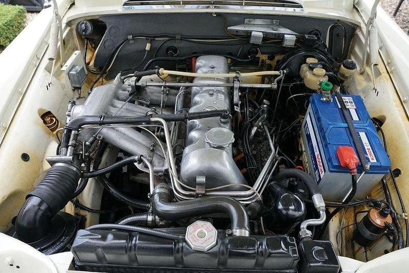 Gebraucht Mercedes 280 SE 160 PS (117 kW) 1968 Weiß Coupé