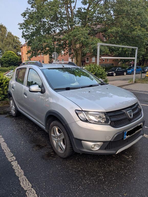 Silber Gebraucht 2013 Dacia Sandero Stepway Ambiance Kleinwagen | 3.400 € (Guter Preis) - Bild 1/4