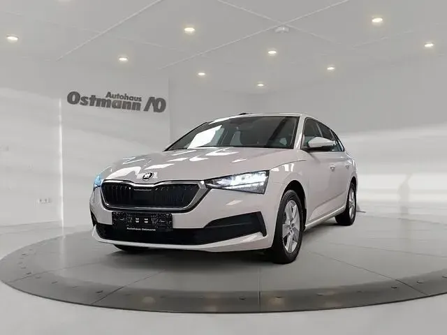 Gebraucht Skoda Scala Active 95 PS (69 kW) 2022 Weiß Kleinwagen