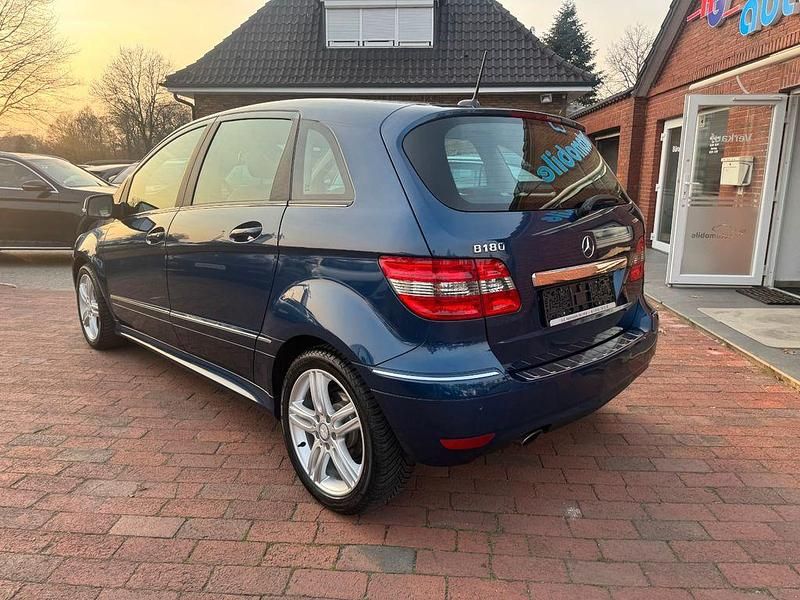 Gebraucht Mercedes B180 116 PS (85 kW) 2010 Blau Van / Kleinbus