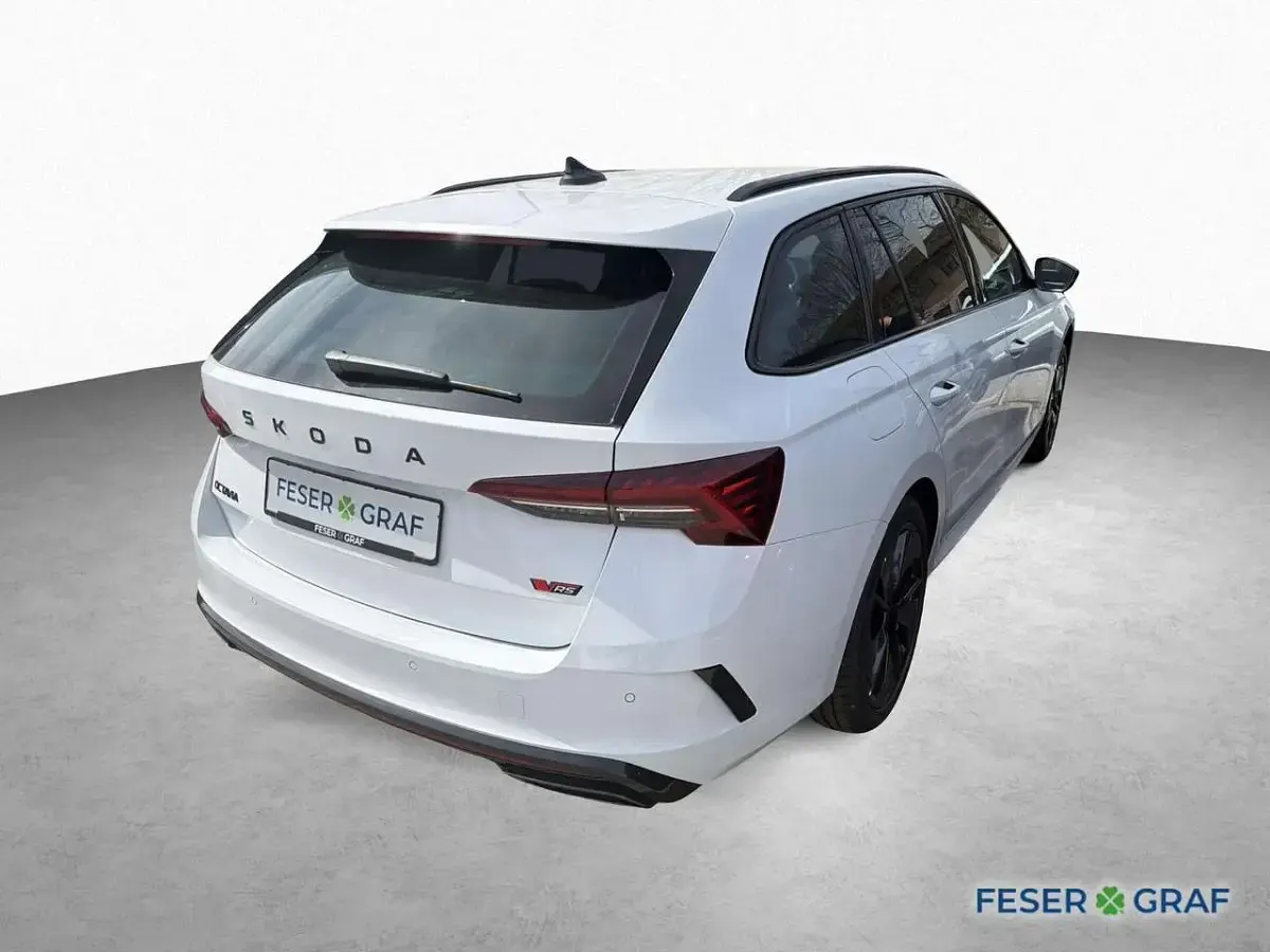 Neu Skoda Octavia RS 265 PS (194 kW) 2026 Moon white metallic Kombi
